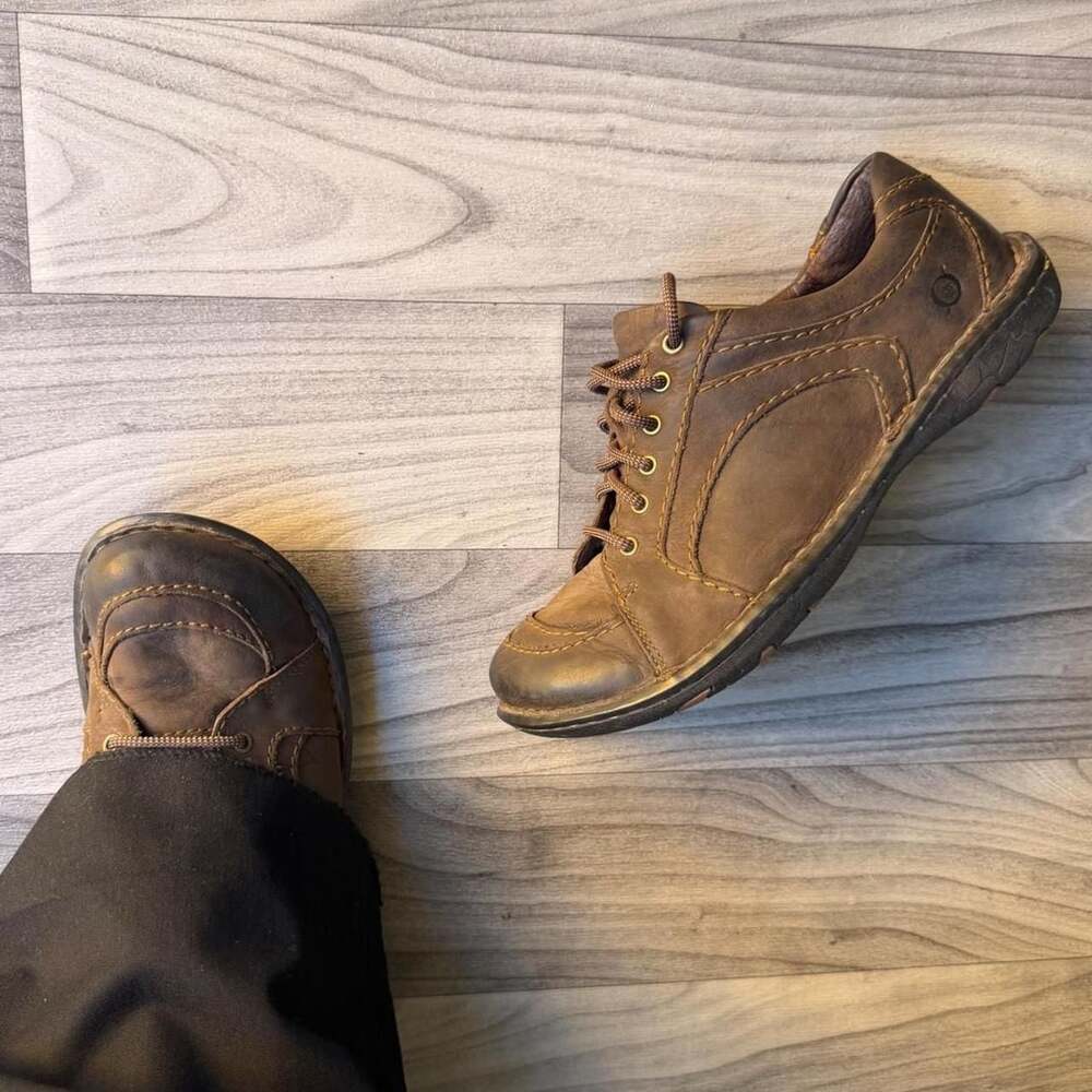 Born W81376 Brown Leather Stitched Walking Shoes